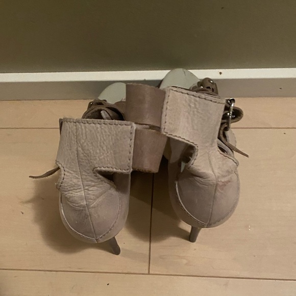 Stylish heels - Picture 3 of 5